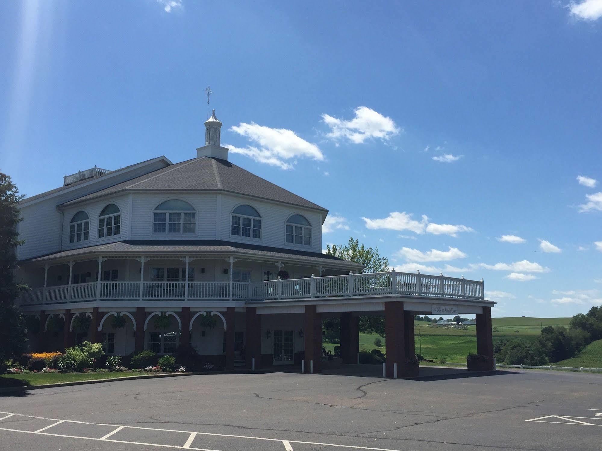 Inn At Amish Door Wilmot Exterior photo